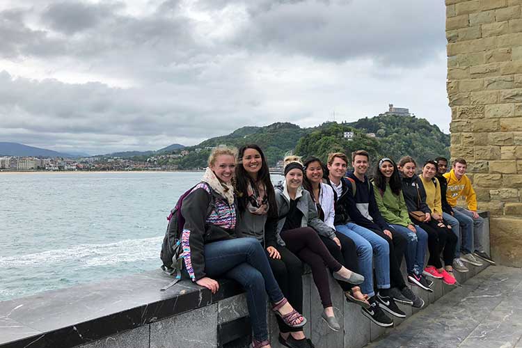 Photo of SA 10526 students at oceanside in San Sebastian