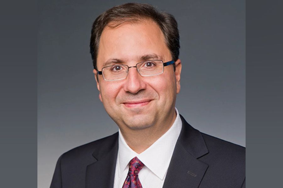 Professional headshot photo, Keyvan Esfarjani