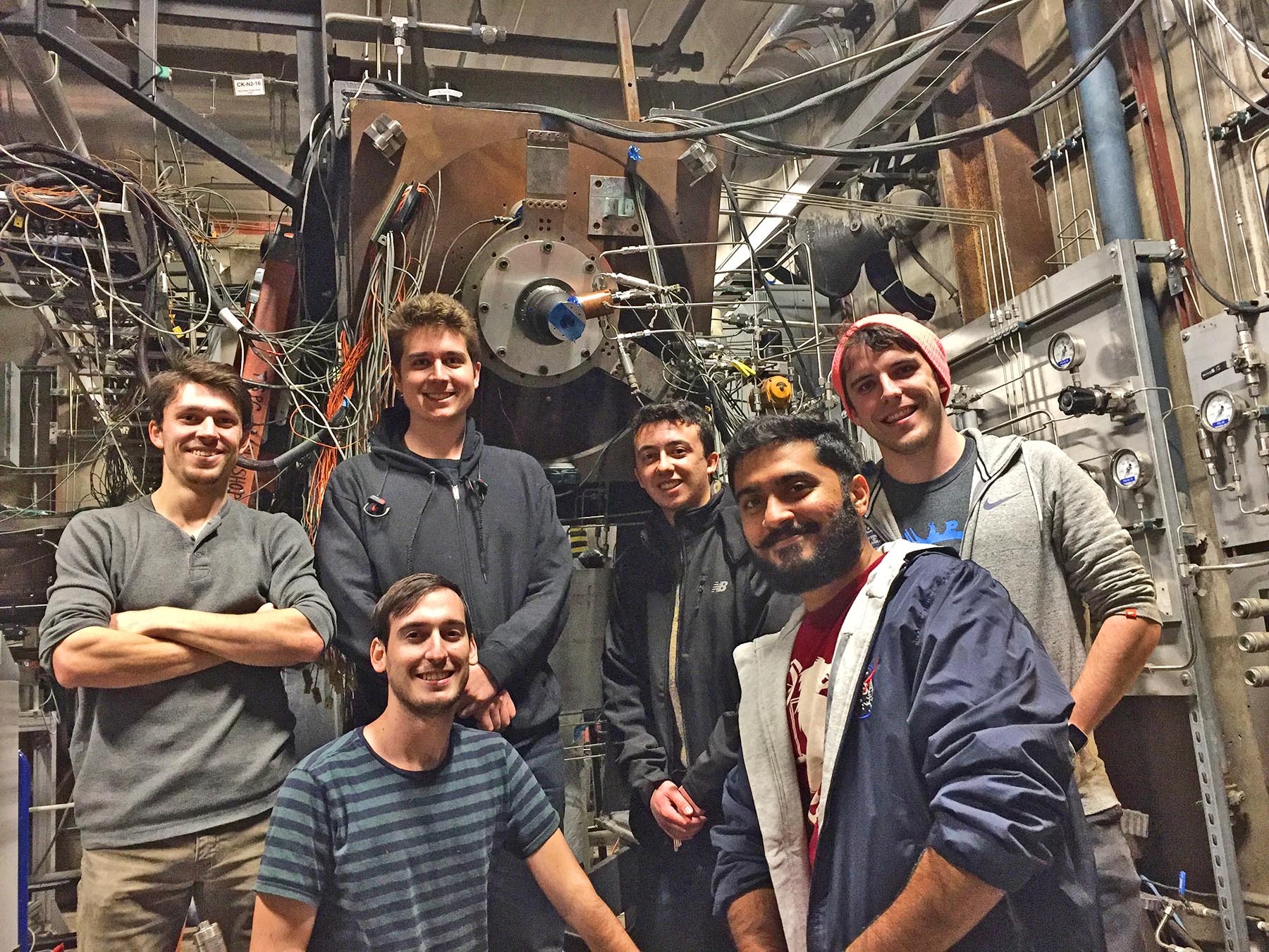 Group photo with the engine